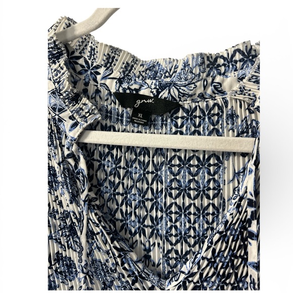 Gru Women’s Size XL Pleated Patterned V-Neck Blouse - Picture 5 of 7